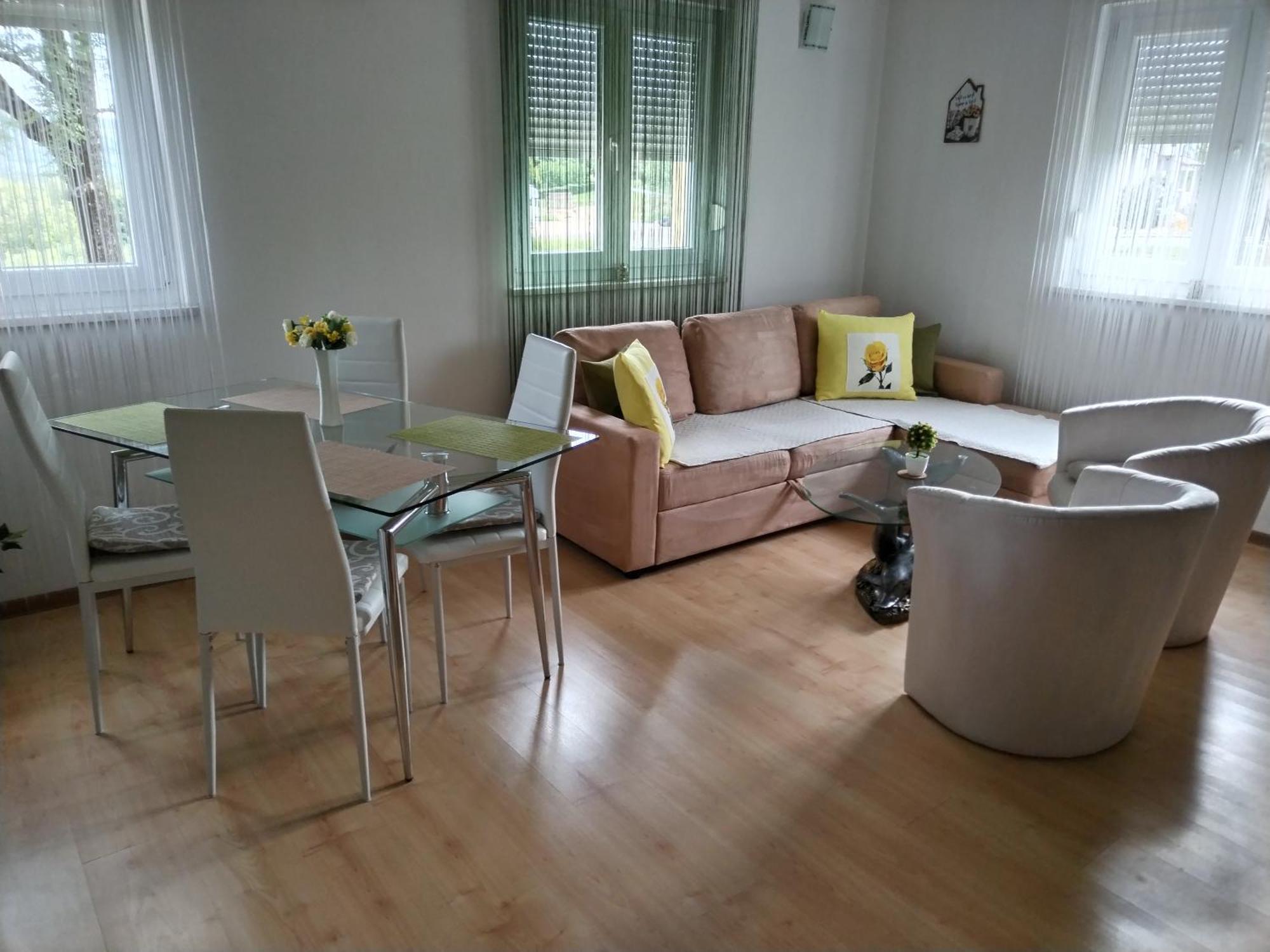 Apartment Yellow Rose Rakovica